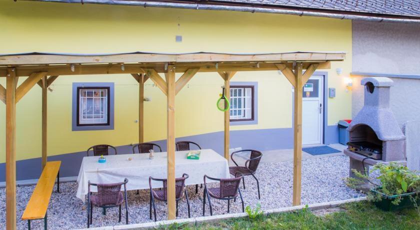 Lesce Hostel Exterior foto