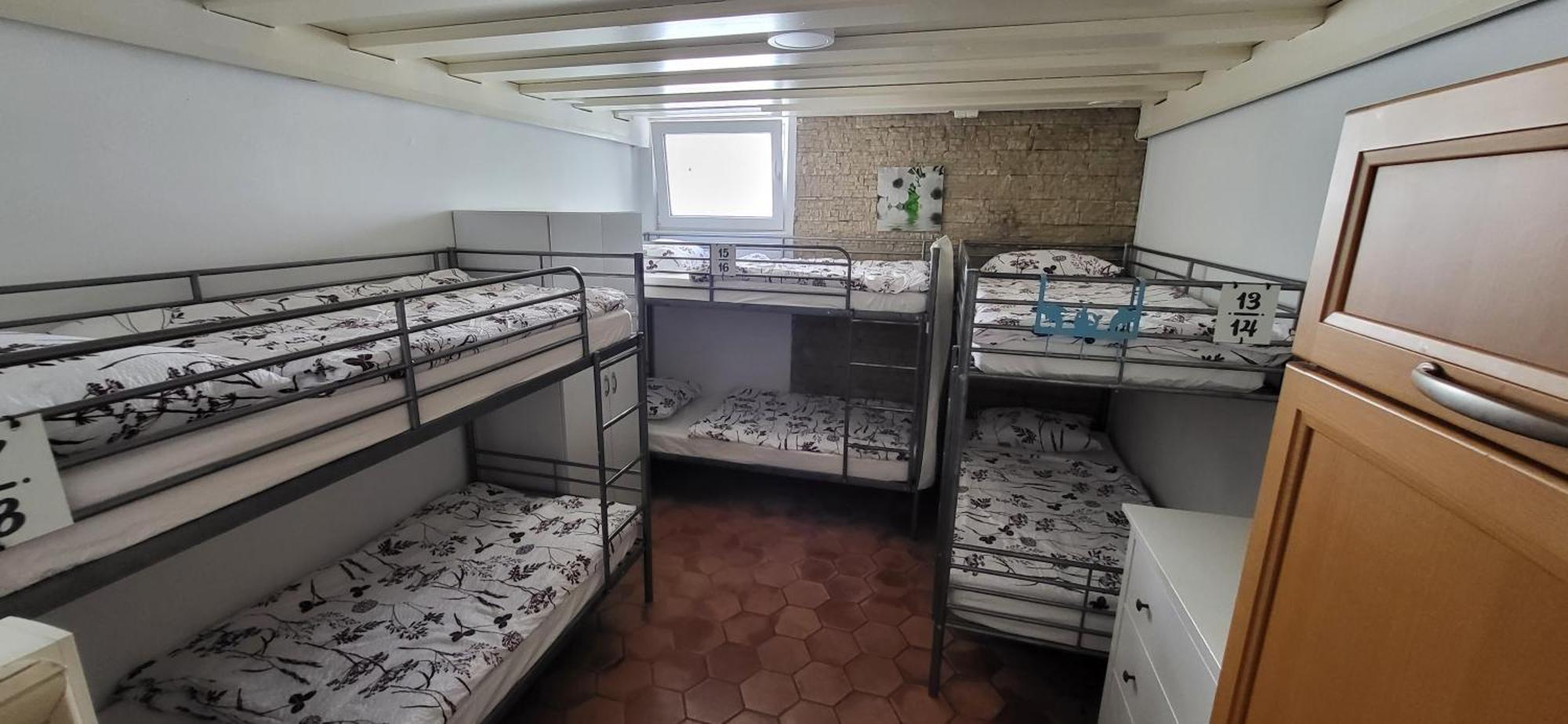Lesce Hostel Cameră foto